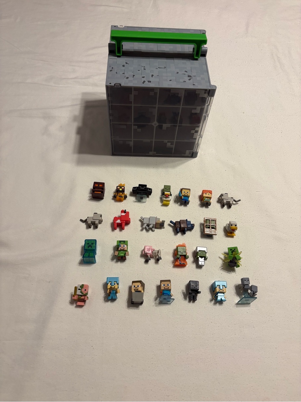Mattel Minecraft Mini Figure Collectors Case with 26 Minecraft Mini Figures